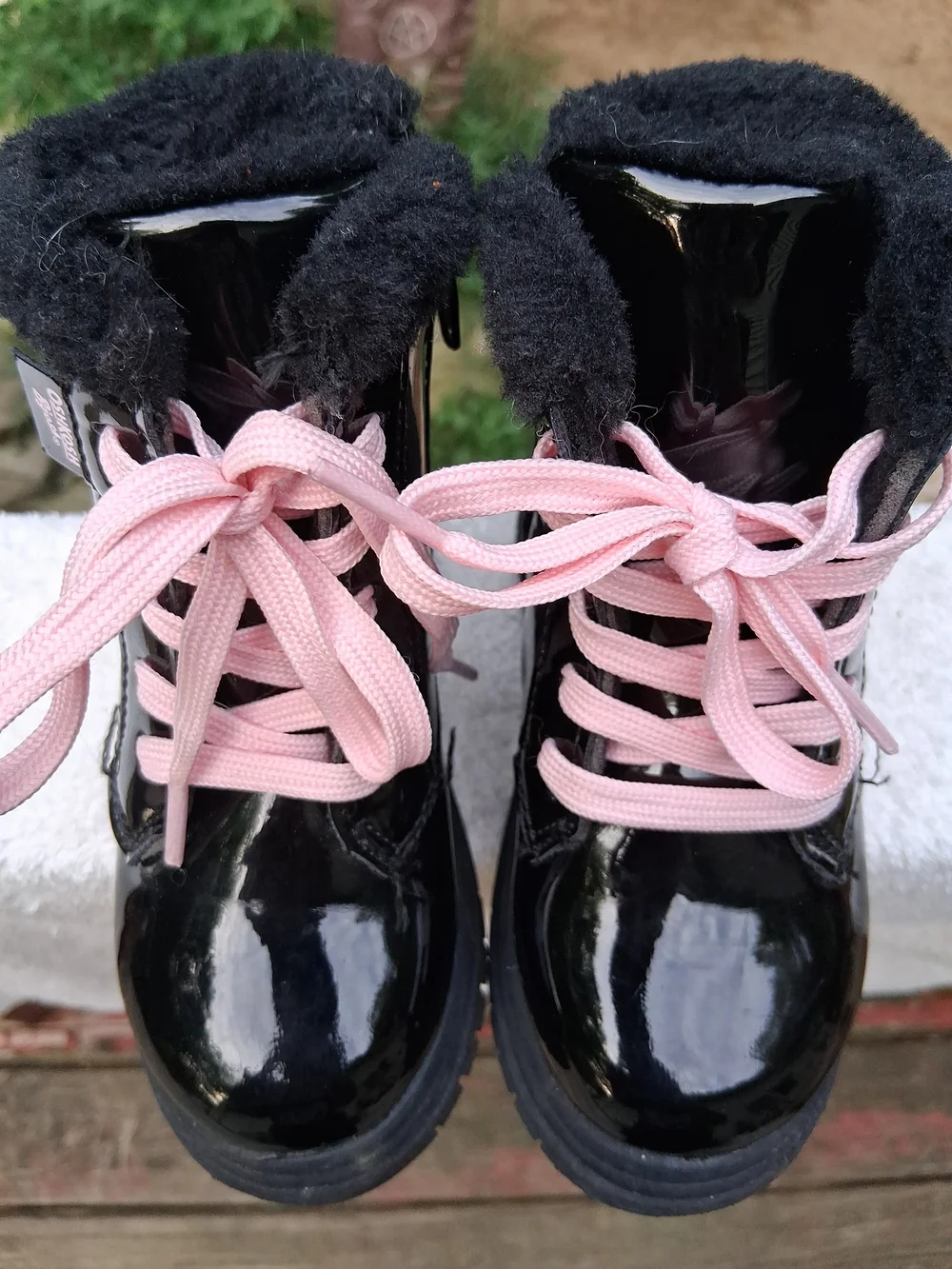 OshKosh B'gosh Child Shiny Pleather Black & Pink Boots Size 7M